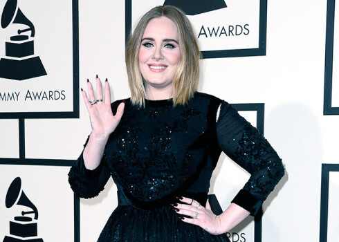 28 gadus vecā Adele filmēšoties koncertturnejas pārtraukumā.