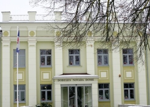 Dobeles novada domes priekšsēdētājs Andrejs Spridzāns uzsvēra, ka liela uzmanība būs jāpievērš bojāgājušās sievietes bērnu turpmākajām gaitām.