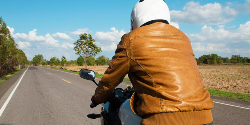 Autoskolas atbalsta stingrāku kārtību motociklista tiesību iegūšanai