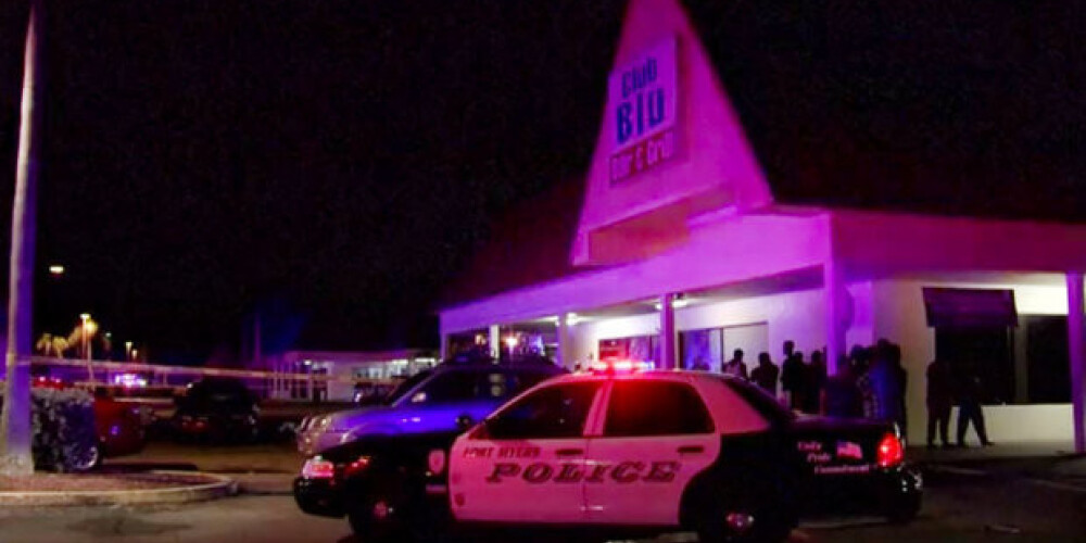 Ballītē naktsklubā Floridā nošauti divi cilvēki un vismaz 16 ievainoti. VIDEO
