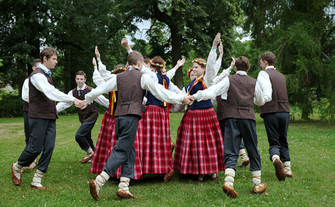 Rēzeknē šajā nedēļas nogalē aicina uz vērienīgiem pilsētas svētkiem, kuru ietvaros notiks arī Eiropas tautu festivāls un Starptautiskais etno festivāls „Gosti” (attēlā: Rēzeknes Katoļu vidusskolas tautas deju kolektīvs).