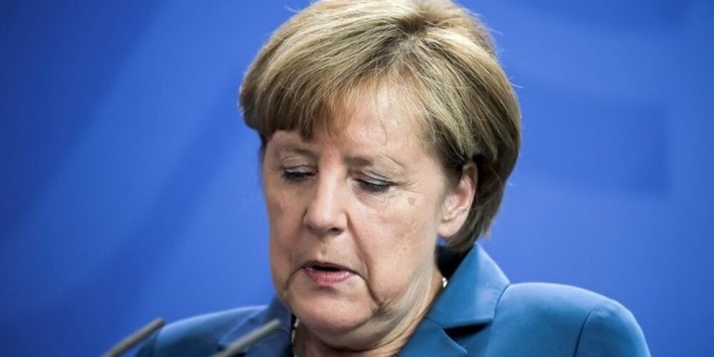 Pēc imigrantu uzbrukumiem Vācijā pieņemas spēkā kritika pret Merkeli