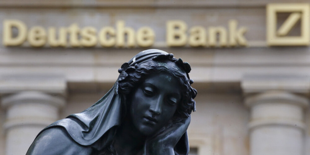 "Deutsche Bank" grasoties pārtraukt ASV dolāru maksājumus daļai Latvijas banku