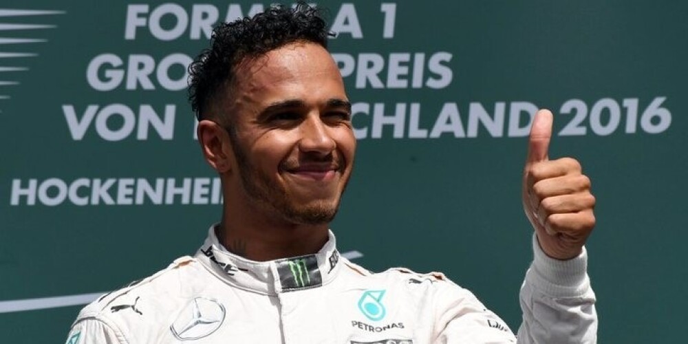 Hamiltons jau startā apdzen Rosbergu un izcīna pārliecinošu uzvaru Hokenheimā