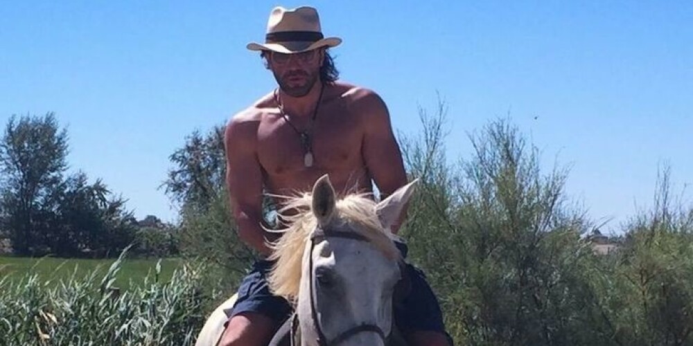 «Секс в полный рост»: полуголый Андрей Малахов на коне взорвал Instagram