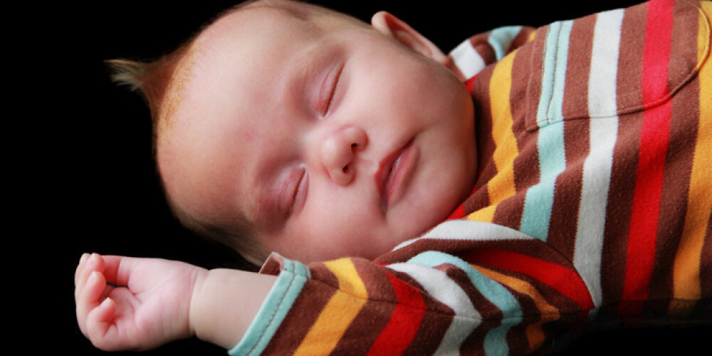 Bēbītis un droša gulēšana. 9 padomi, kas noderēs jaunajiem vecākiem