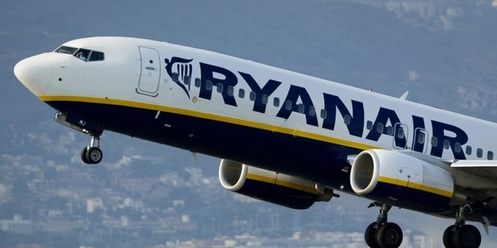 "Ryanair" nolemj sadārdzināt biļetes ģimenēm ar bērniem