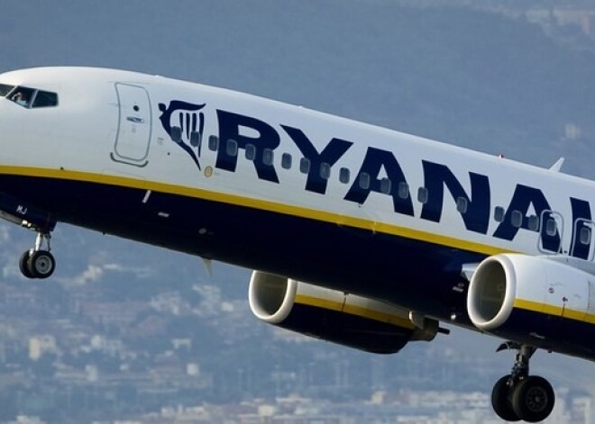 "Ryanair" nolemj sadārdzināt biļetes ģimenēm ar bērniem