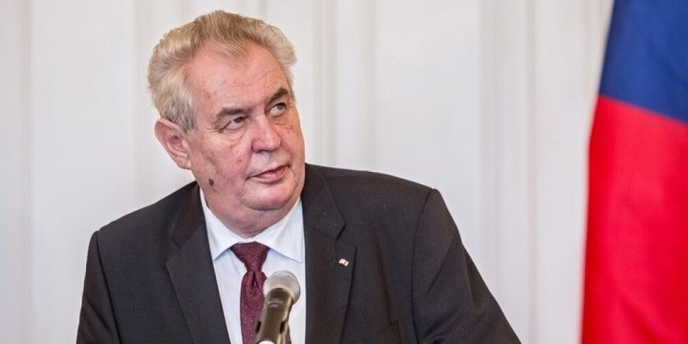 Čehu prezidents kategoriski negrib uzņemt bēgļus un ignorē valdības centienus