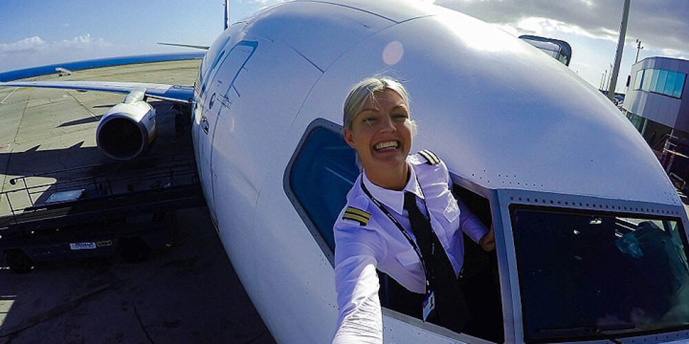 Блондинка-пилот Ryanair стала звездой интернета