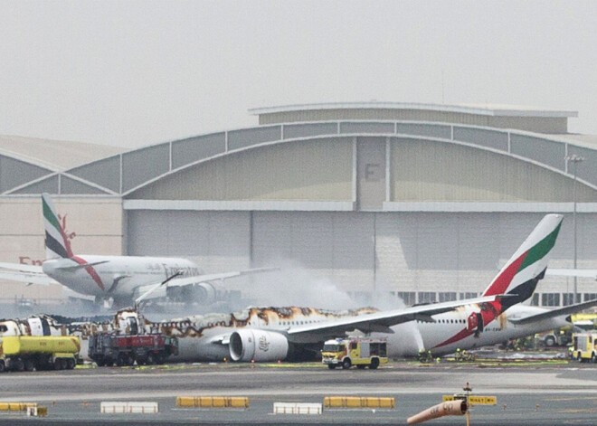 Dubaijas lidostā avarējusī lidmašīna "Boeing 777"