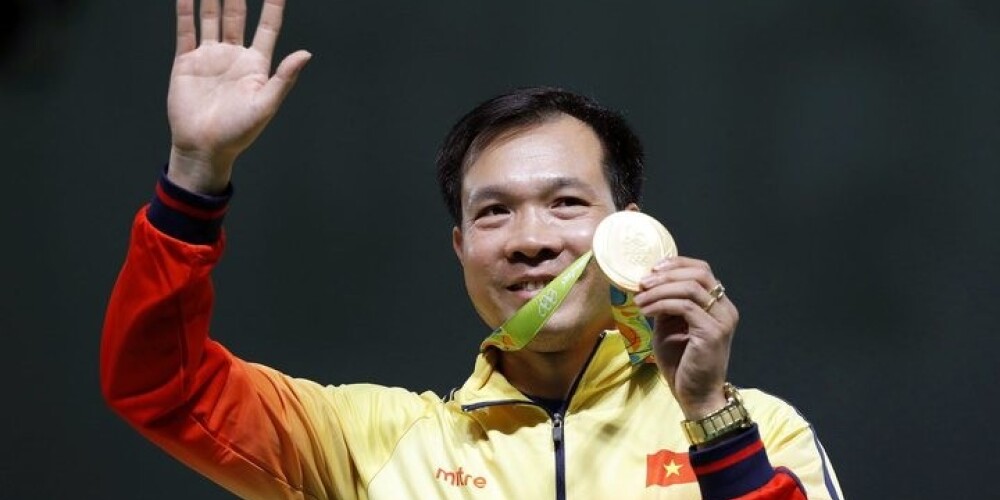 Vjetnamietis Sjuaņs Vins ar pēdējo šāvienu izcīna savai valstij pirmo olimpisko zelta medaļu vēsturē