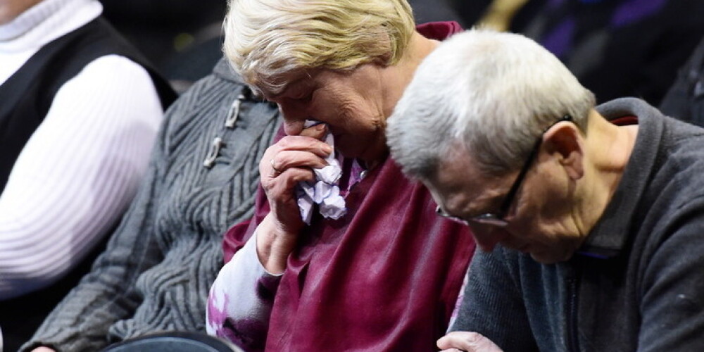 Pensionāru pāris pieprasa 70 miljonu eiro kompensāciju par meitas nāvi Zolitūdes traģēdijā