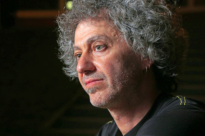 Kad Horens teic, ka dzīvo pēc budisma principiem, Dāvids oponē, sacīdams: „Tu nevari būt budists, jo budists esmu es pēc pārliecības.”