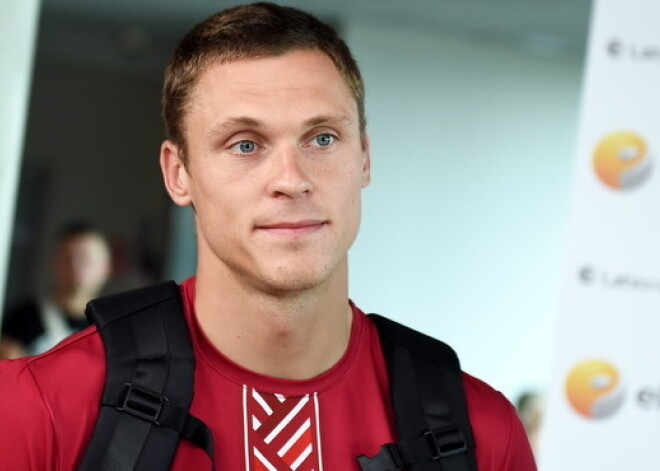 Latvijas olimpiskie sportisti viens otram izpalīdz ar trūkstošo apģērbu