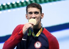 Titulētais ASV peldētājs Felpss olimpiskajās spēlēs atgriežas ar kārtējo zelta medaļu