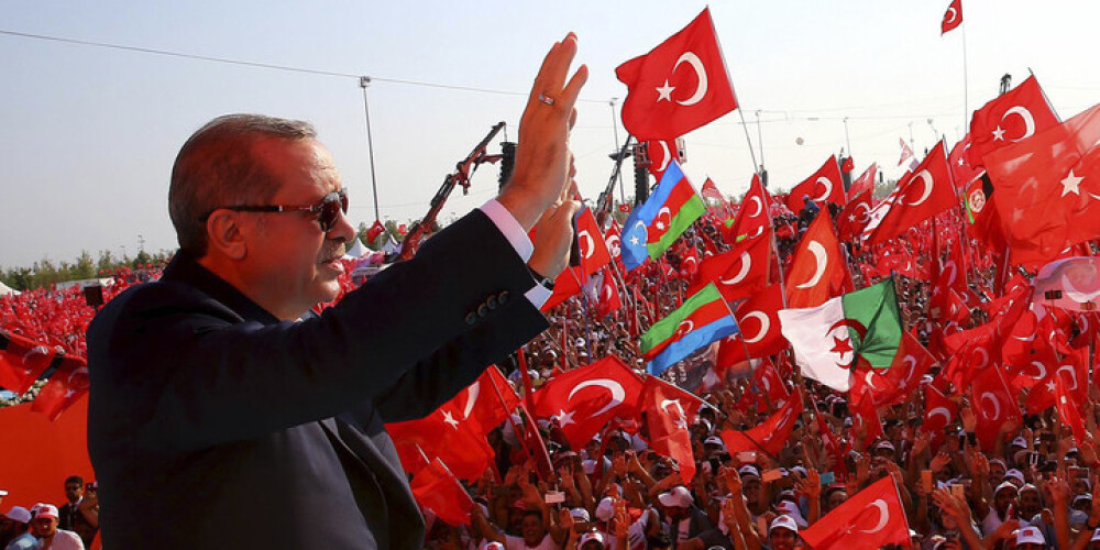 Piecu miljonu mītiņā Erdogans sola atjaunot nāvessodu