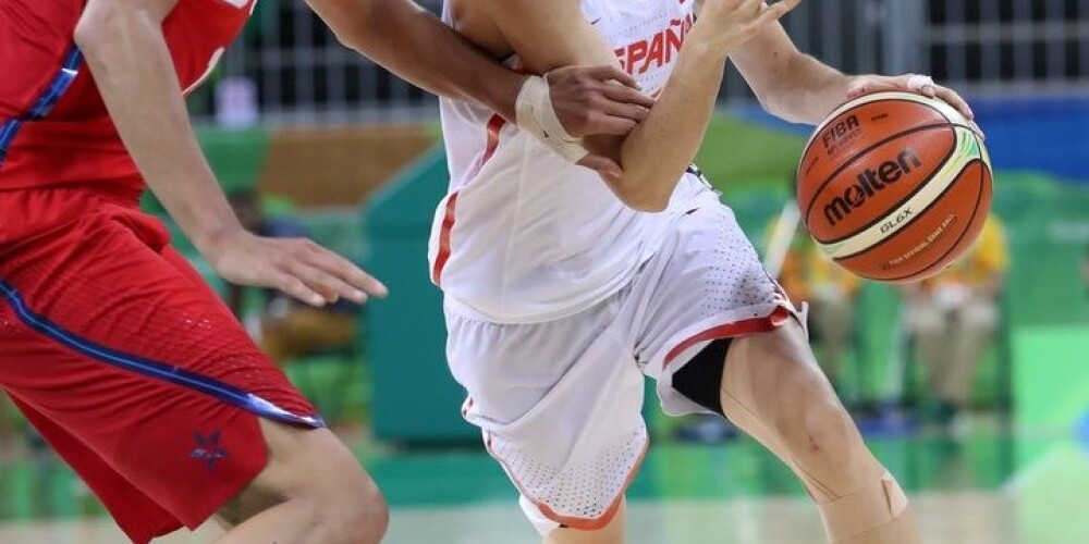 Spānijas basketbolistes aizmirsušas, kā jāspēlē basketbols. VIDEO