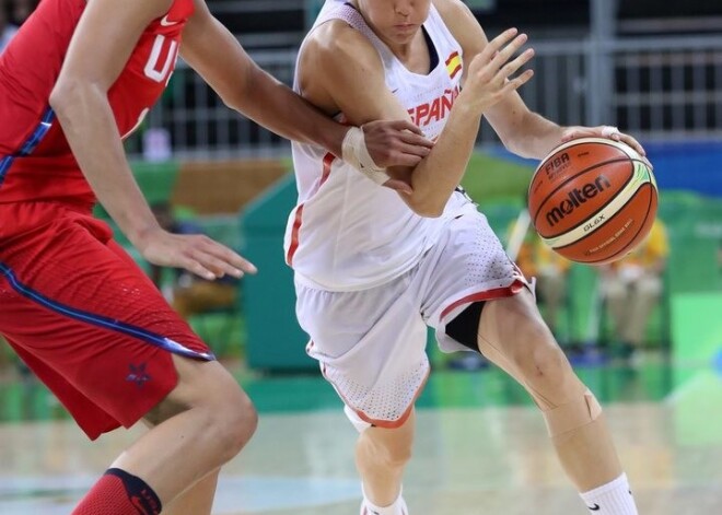 Spānijas basketbolistes aizmirsušas, kā jāspēlē basketbols. VIDEO