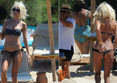 41-летняя экс-модель Playboy показала фигуру на пляже