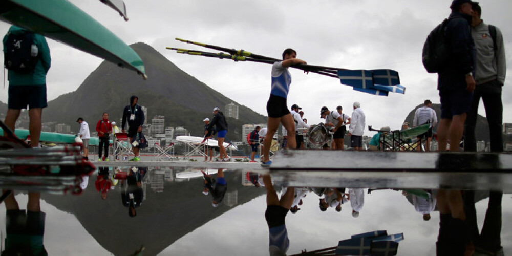 Sliktu laika apstākļu dēļ Rio atceļ plānotās airēšanas sacensības. FOTO