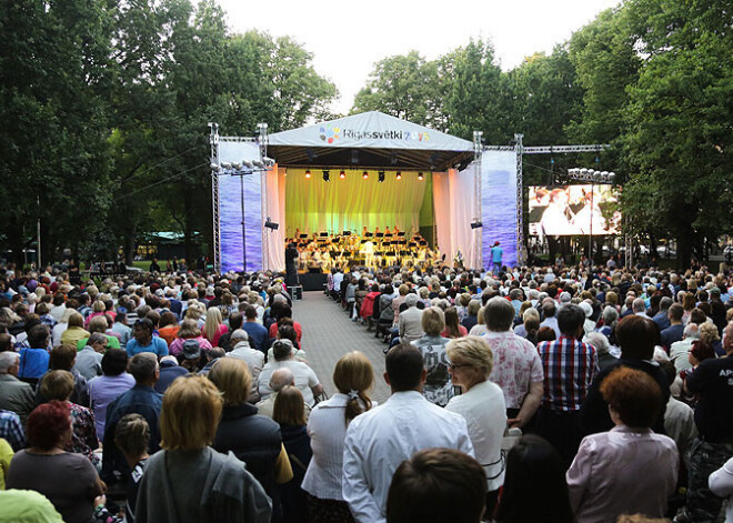 Ar piemiņas zīmes atklāšanu un koncertu "Saklausi kino!" sāksies Rīgas svētki 2016