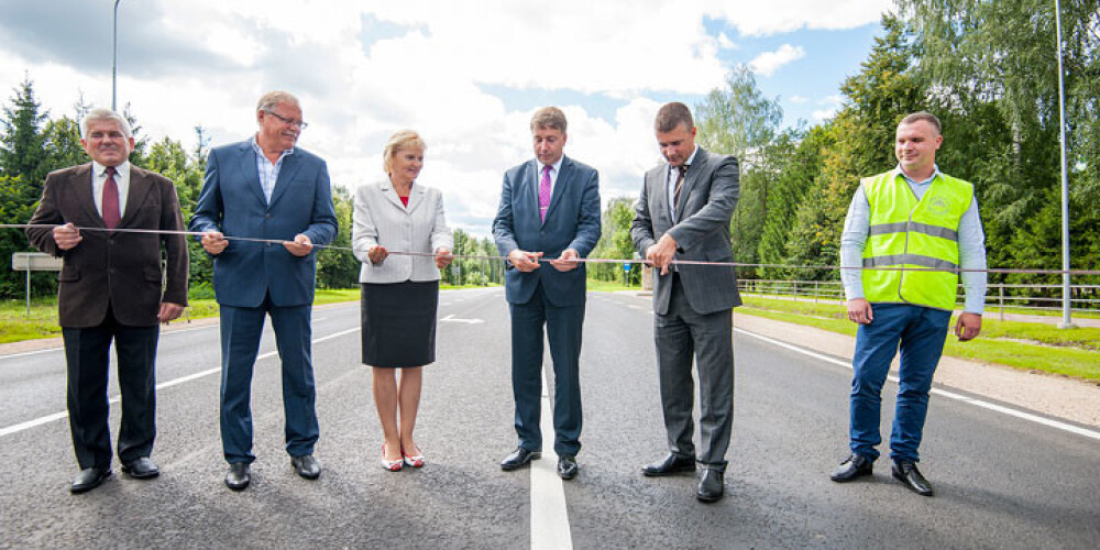 Pie Lietuvas robežas Medumos atklāts rekonstruētais ceļa posms