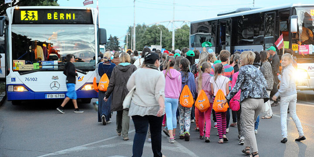 "Rīgas satiksme" pilsētas skolu rīcībā plāno nodot 15 autobusus