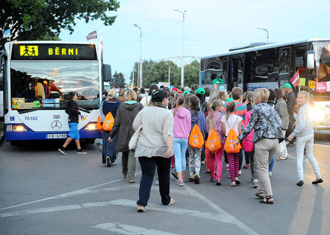 "Rīgas satiksme" pilsētas skolu rīcībā plāno nodot 15 autobusus