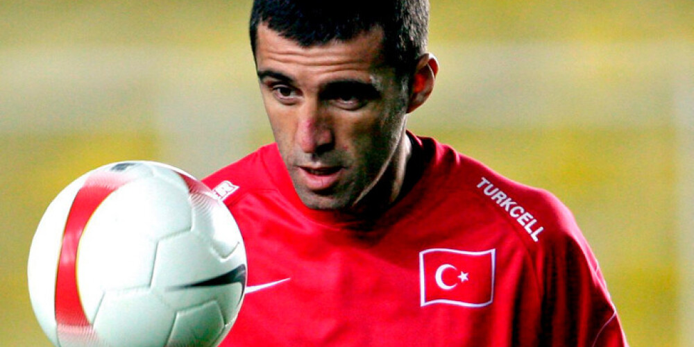 Turcijā vēlas arestēt futbola zvaigzni Šukuru, viņš līdzdarbojies apvērsuma organizēšanā