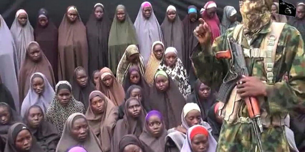 "Boko Haram" aicina apmainīt apcietinātos kaujiniekus pret aizpērn nolaupītajām meitenēm