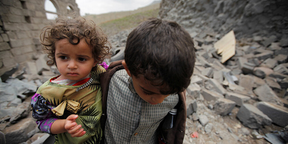 "Ārsti bez robežām" ziņo, ka koalīcijas uzlidojumā Jemenas skolai nogalināti 10 bērni, bet vēl 28 ievainoti