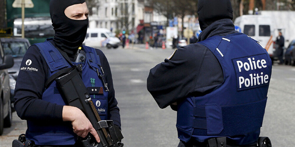 Beļģijā policija sašauj bruņotu vīrieti