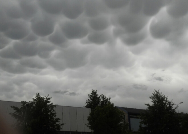 "Mammatus" jeb tesmeņveidīgie mākoņi Kuldīgā