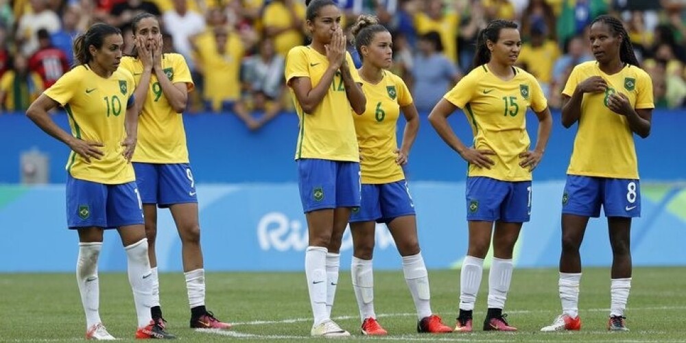 Brazīlijas futbolistes savās mājās paliek bez olimpiskā fināla