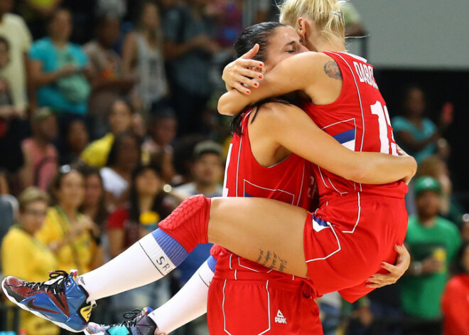 Serbijas basketbolistes pārsteidzoši uzvar zvaigžņoto Austrāliju un iekļūst Rio pusfinālā