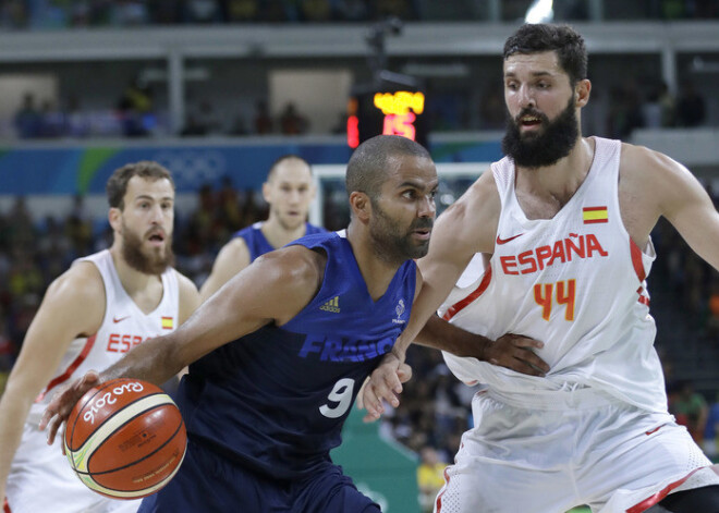 Spānijas basketbolisti pārliecinoši uzveic Franciju un iekļūst olimpisko spēļu pusfinālā