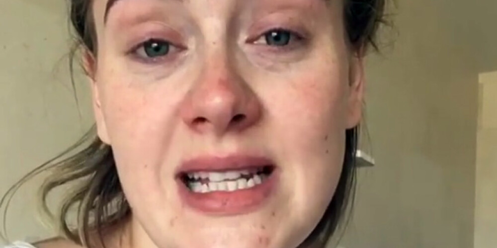 Adele bez grima paziņo, ka iesnu dēļ atceļ koncertu ASV. VIDEO