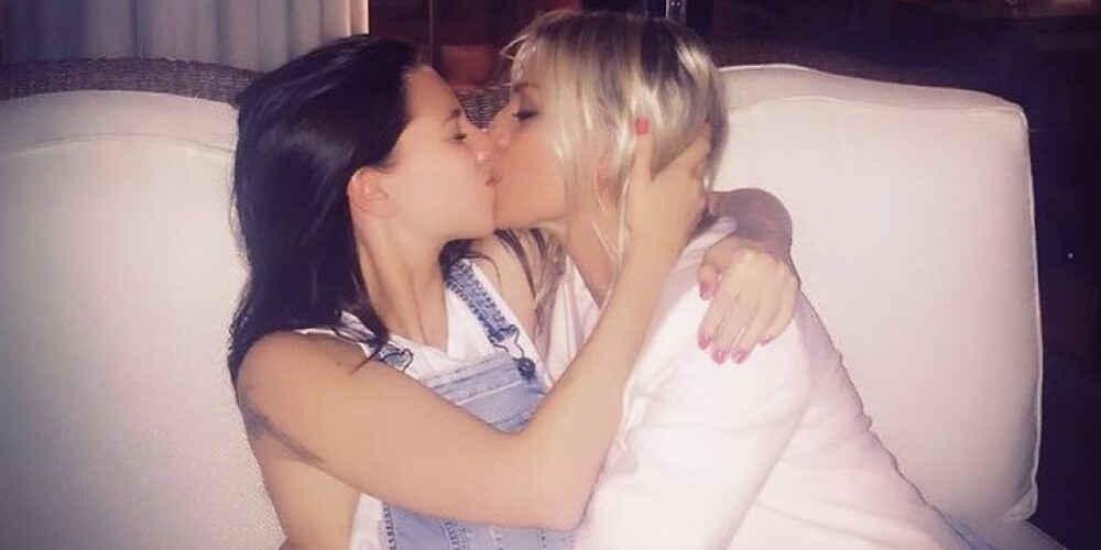 Ирина Салтыкова шокировала взрослым поцелуем с дочерью