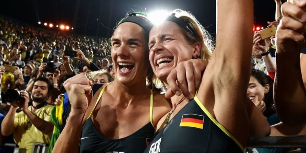 Vācietes Ludviga un Valkenhorsta kļūst par olimpiskajām čempionēm pludmales volejbolā