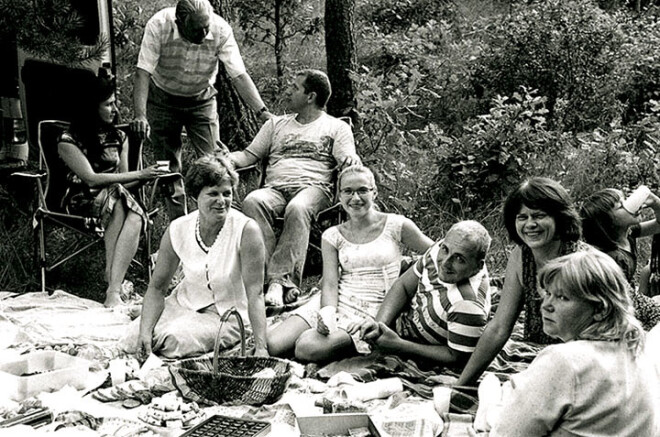Kapusvētku fenomenu un pētījis arī fotogrāfs Mārtiņš Grauds. Viņaprāt, pastaiga pa kapiem vienmēr ir veselīga - gan galvai, gan ķermenim.