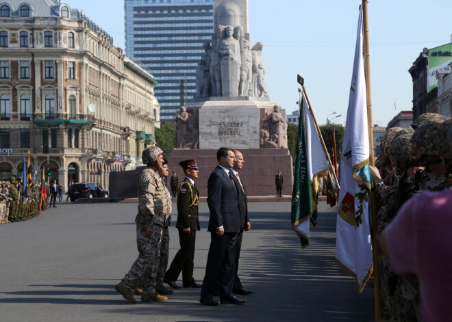 Zemessardzes 25. gadadienai veltīta militārā parāde