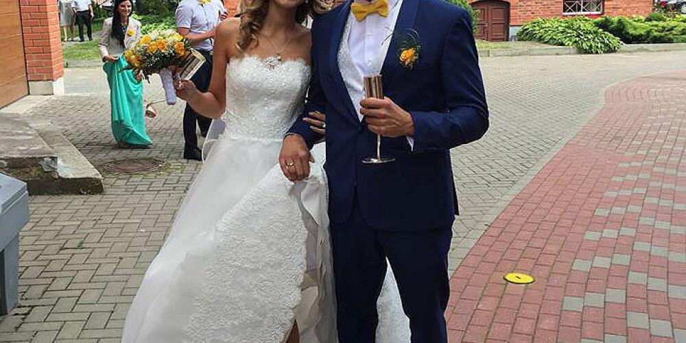 Sabīne Berezina beidzot atrāda savu kāzu kleitu. FOTO
