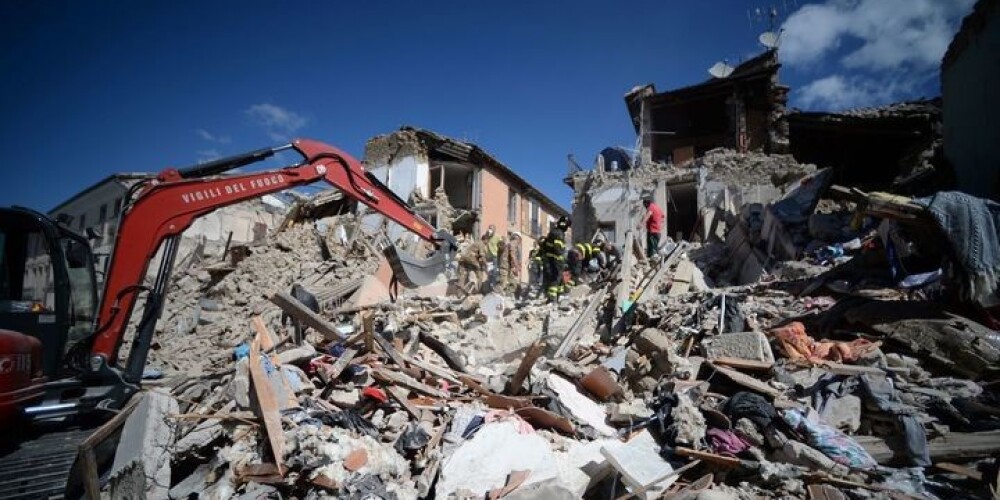 Jaunākie dati: zemestrīce Itālijā paņēmusi vismaz 247 dzīvības, daudz pazudušo