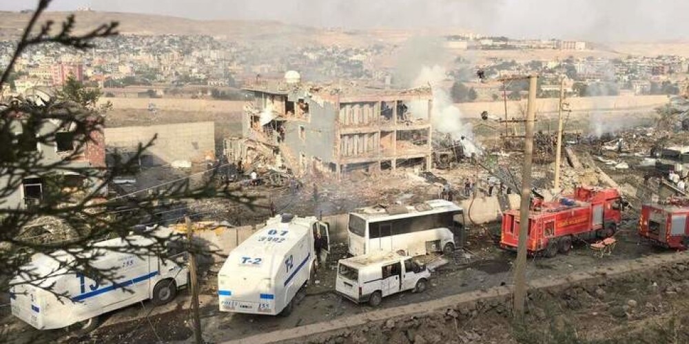 Turcijā sprādzienā pie policijas iecirkņa nogalināti 11 cilvēki