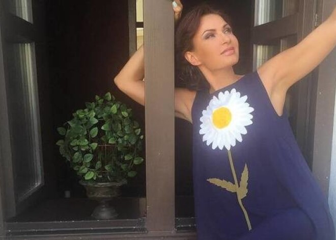 «Между ног»: Эвелина Бледанс опубликовала свое фото «для взрослых»