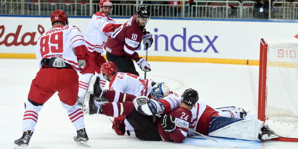 Latvijas hokeja izlase pirms olimpiskās kvalifikācijas saņem aukstu dušu no dāņiem. FOTO