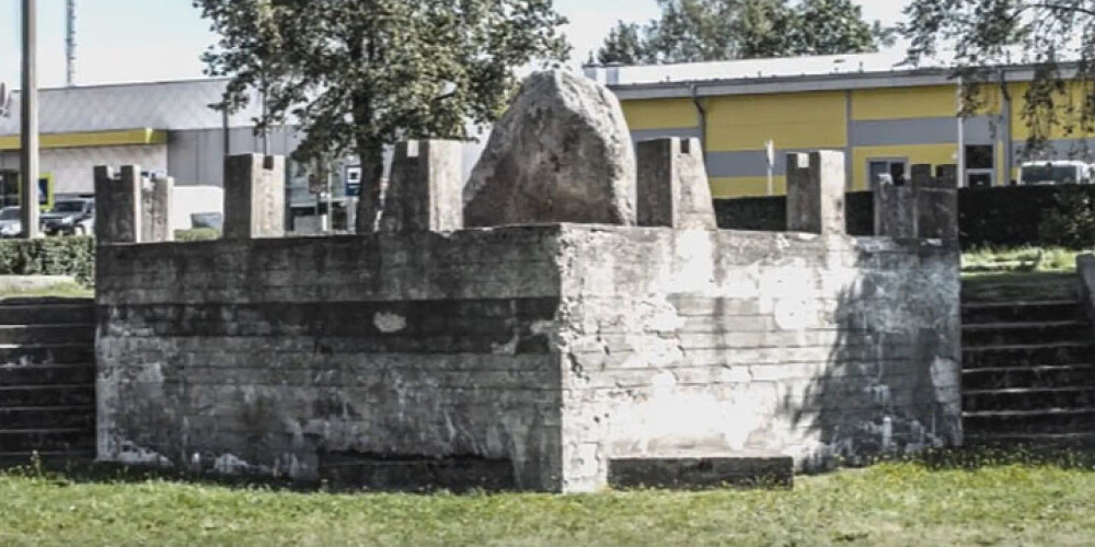 Limbažos likvidēts piemineklis, kas tika uzcelts padomju jūrniekiem. VIDEO