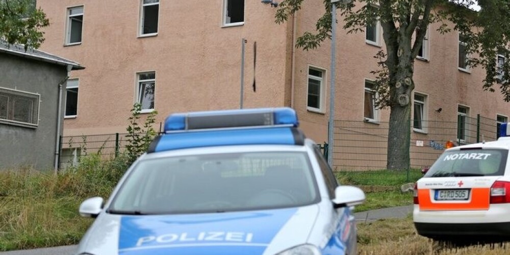 Mēģinot aizdedzināt savu sievu, Vācijā miris 45 gadus vecs bēglis