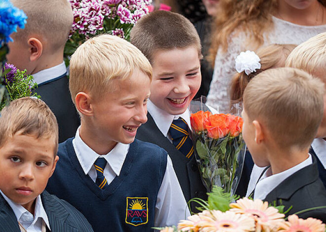 Rīgas domes vadība Zinību dienā apmeklē Rīgas skolas. FOTO